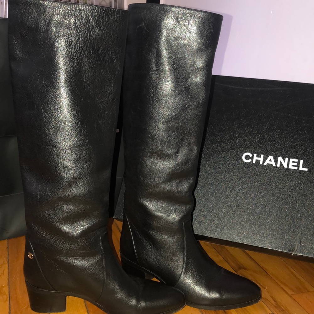 Chanel emblem high boots tumbled calf G30180